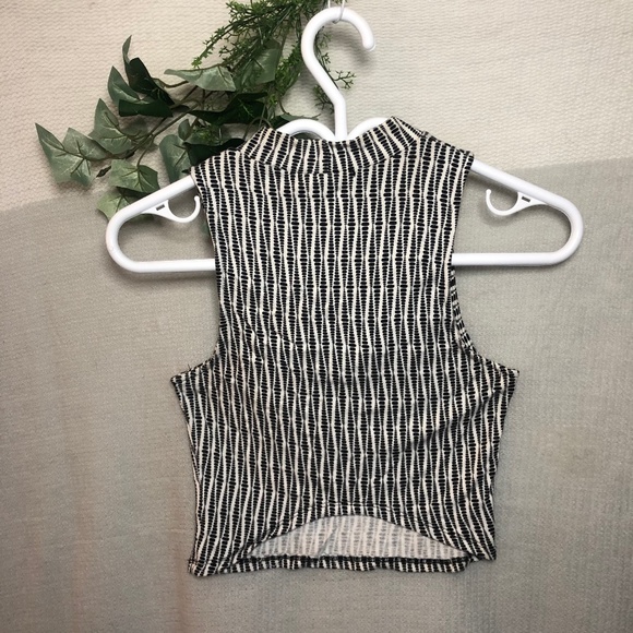 Lush croptop - Picture 2 of 3